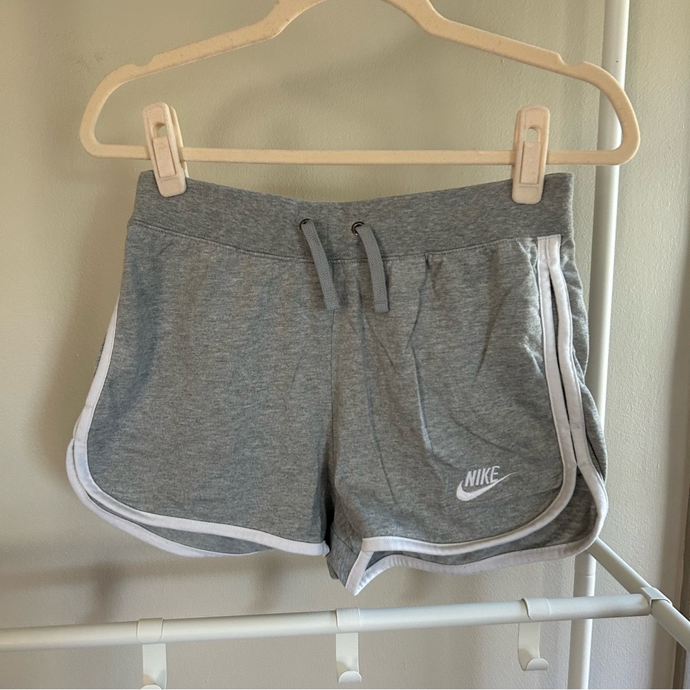 Nike cotton drawstring shorts with pockets and white piping